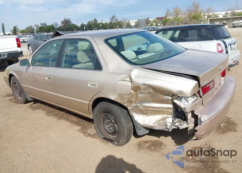 1998 Toyota Camry Le z USA, uszkodzony, nr VIN JT2BG22K0W0159455
